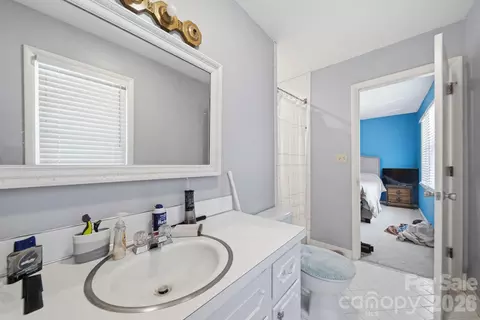 Bath - 970 23rd Ne Ave NE, Hickory, NC 28601 photo 4 of 5