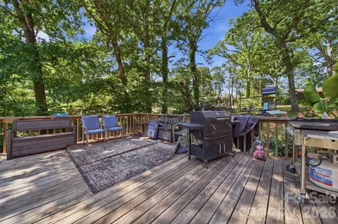 Exterior - 970 23rd Ne Ave NE, Hickory, NC 28601 photo 6 of 6