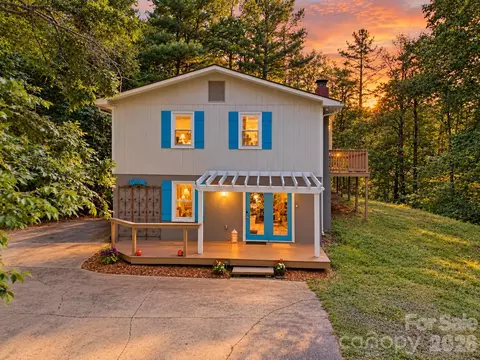 95 Walker Cove Rd, Black Mountain, NC 28711