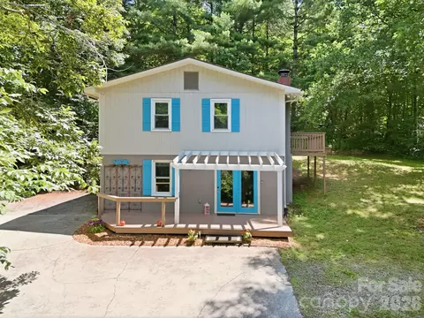 95 Walker Cove Rd, Black Mountain, NC 28711