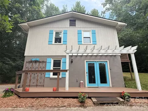95 Walker Cove Rd, Black Mountain, NC 28711