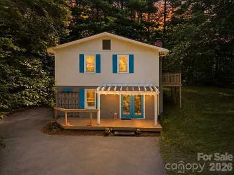 95 Walker Cove Rd, Black Mountain, NC 28711
