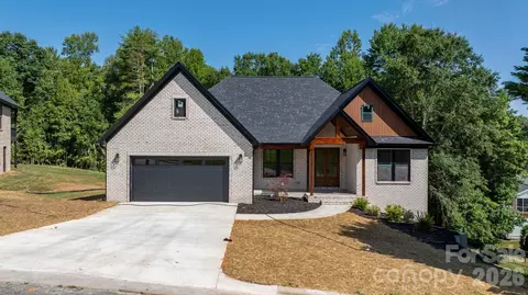 730 Chatsworth Se Cir SE, Lenoir, NC 28645