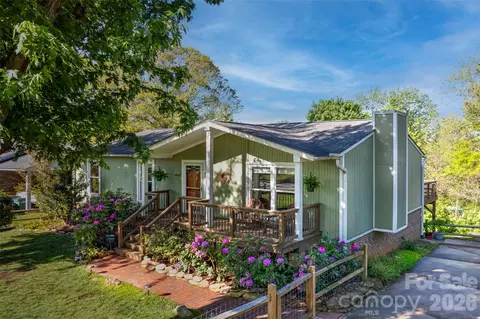 34 Knoll Ridge Dr, Asheville, NC 28804