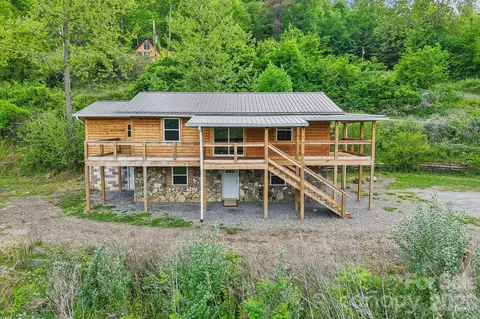 137 Red Maple Ln, Burnsville, NC 28714