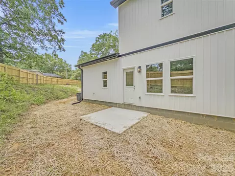 Exterior - 829 E Arch St, Lancaster, SC 29720 photo 4 of 5