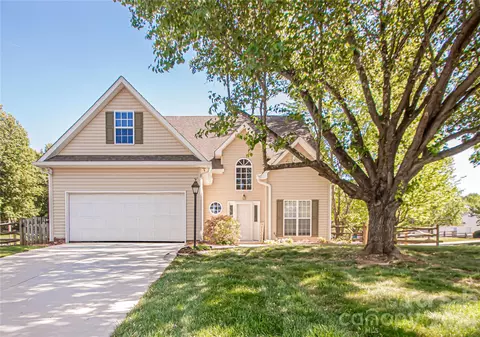 1621 Mountain Ashe Ct, Matthews, NC 28105
