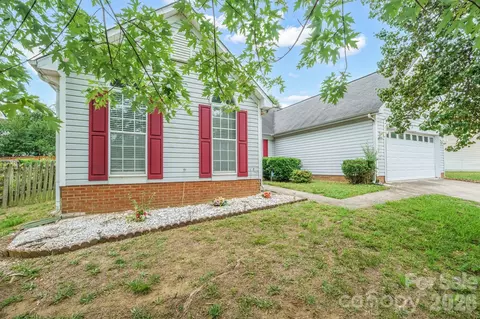 9426 Cantle Dr, Charlotte, NC 28216