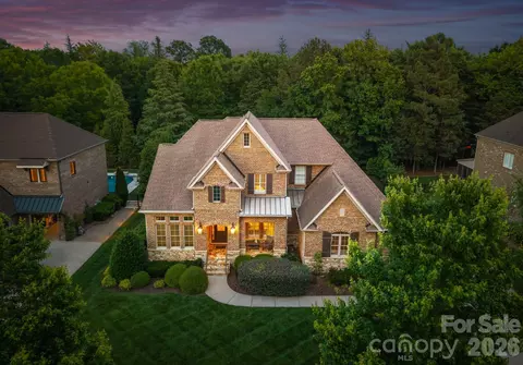 221 Glenmoor Dr, Waxhaw, NC 28173