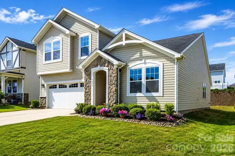 6629 Meridale Forest Dr, Charlotte, NC 28269