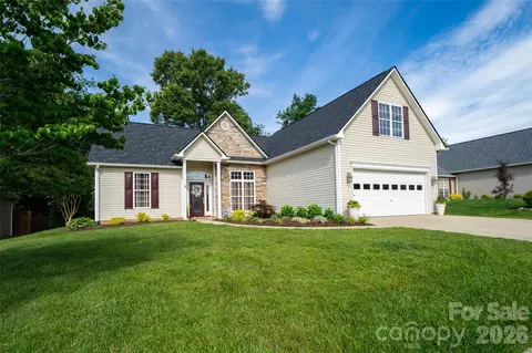136 Cottage Ridge Rd, Fletcher, NC 28732