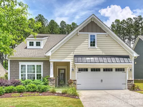 821 Botticelli Ct, Mount Holly, NC 28120