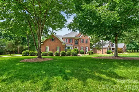 1900 Crestgate Dr, Waxhaw, NC 28173
