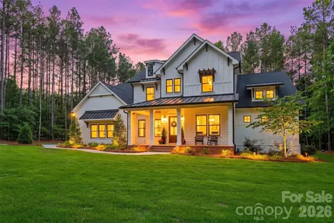 116 Silver Falls Dr, Troutman, NC 28166