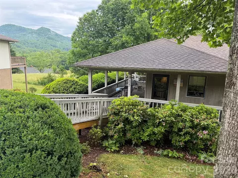 35 Talon Ct, Waynesville, NC 28786
