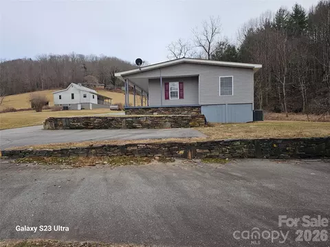 656 Water St, Bakersville, NC 28705
