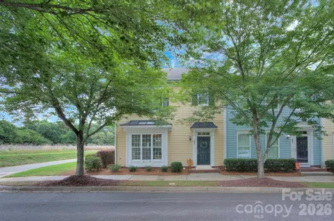 903 White Point Dr, Huntersville, NC 28078