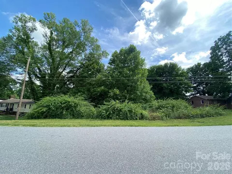 2061 Colonial 17e Ln #17/E, Hickory, NC 28601