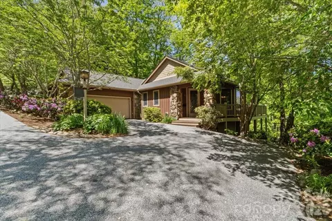 15 Ivy Point Ln, Burnsville, NC 28714