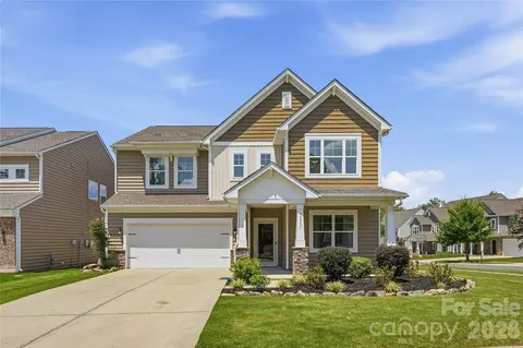 13731 Canterbury Castle Dr, Charlotte, NC 28273