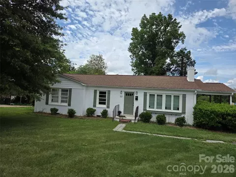 707 E 1st St, Cherryville, NC 28021