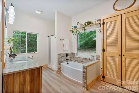 Bath - 9870 Harvest Ln, Davidson, NC 28036 photo 1 of 5