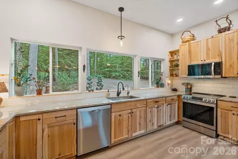 Kitchen - 9870 Harvest Ln, Davidson, NC 28036 photo 2 of 4