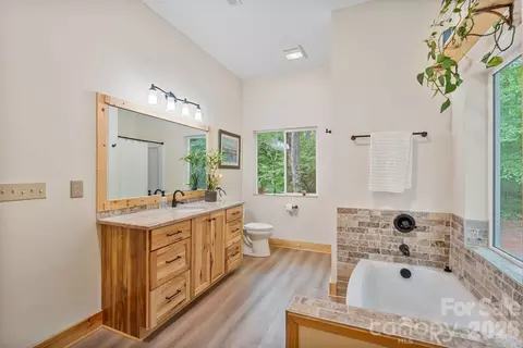 Bath - 9870 Harvest Ln, Davidson, NC 28036 photo 2 of 5