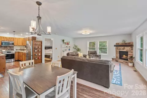 Living - 9870 Harvest Ln, Davidson, NC 28036 photo 2 of 3