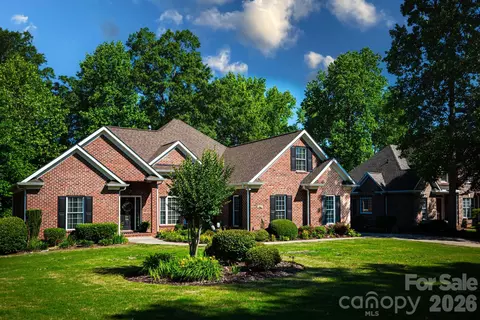4015 Foxes Trl, Cramerton, NC 28032