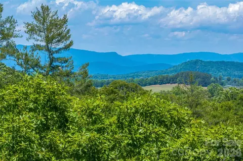 180 Fat Wall Rd, Marion, NC 28752