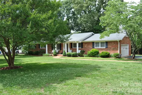 706 Hester Dr, Dallas, NC 28034