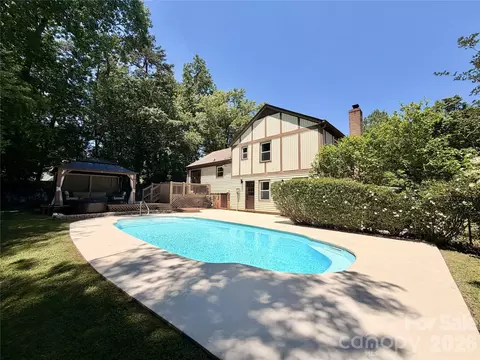 824 Riverwood Rd, Charlotte, NC 28270