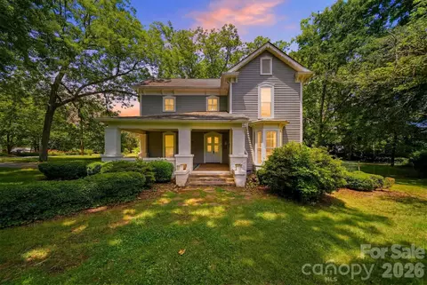 902 N Ashe Ave, Newton, NC 28658