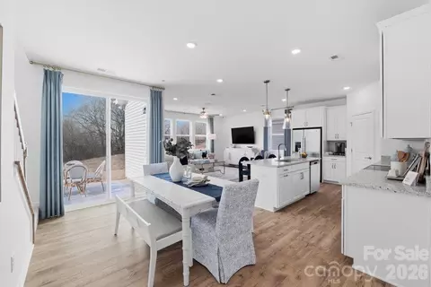 Entry Way - 409 Silver Birch Ct, Shelby, NC 28152 photo 5 of 6