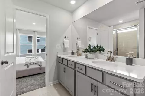 Entry Way - 403 Silver Birch Ct, Shelby, NC 28152 photo 1 of 4