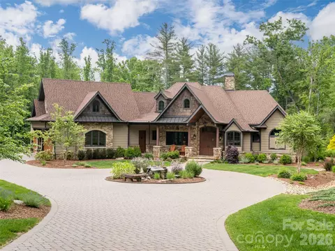 151 Bridgewater Dr, Fletcher, NC 28732
