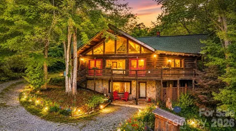 429 Biodome Dr, Waynesville, NC 28785