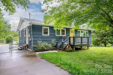 65 Farley St, Waynesville, NC 28786