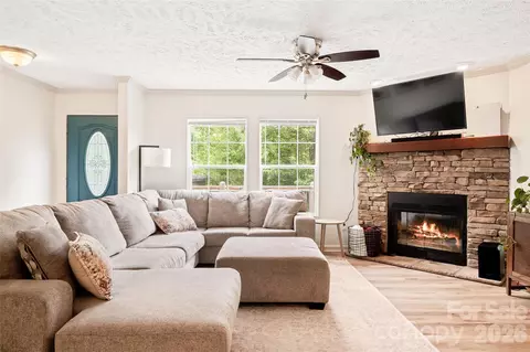 11 Misty Ln, Candler, NC 28715