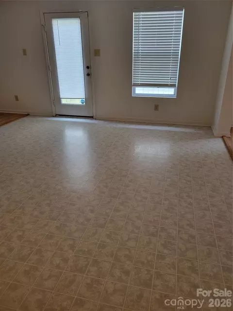 Living - 806 Sinclair Dr, Monroe, NC 28112 photo 4 of 6