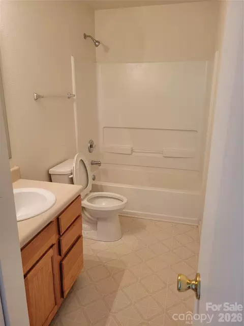 Bath - 806 Sinclair Dr, Monroe, NC 28112 photo 3 of 4