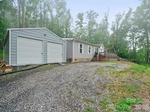 86 Jarrett Dr, Bakersville, NC 28705
