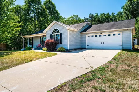 205 Winding Cedar Dr, Statesville, NC 28677