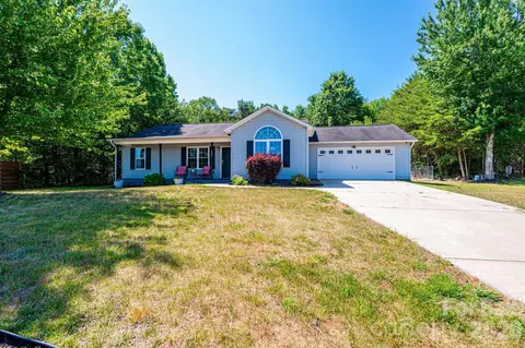 205 Winding Cedar Dr, Statesville, NC 28677