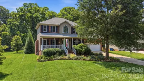 8513 Middleton Cir, Harrisburg, NC 28075
