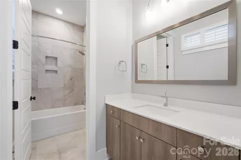 Bath - 17732 Jetton Green Loop, Cornelius, NC 28031 photo 2 of 3