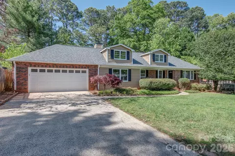 3106 Canterberry Dr, Gastonia, NC 28056
