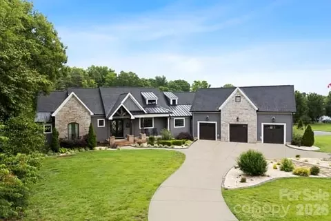 5200 Shoreview Dr, Concord, NC 28025