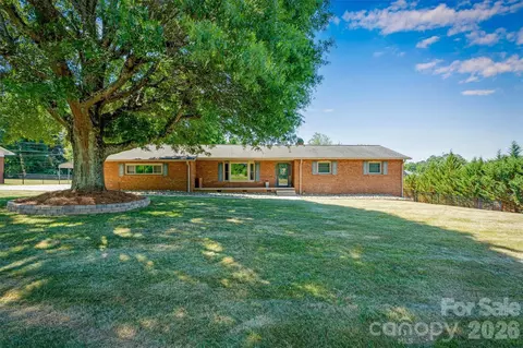 226 28th Avenue Ne Pl NE, Hickory, NC 28601